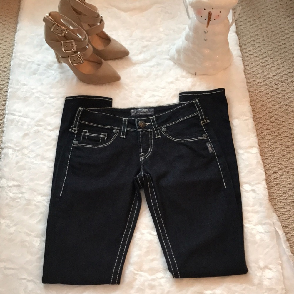 Silver jeans company dark wash jeans 🌹